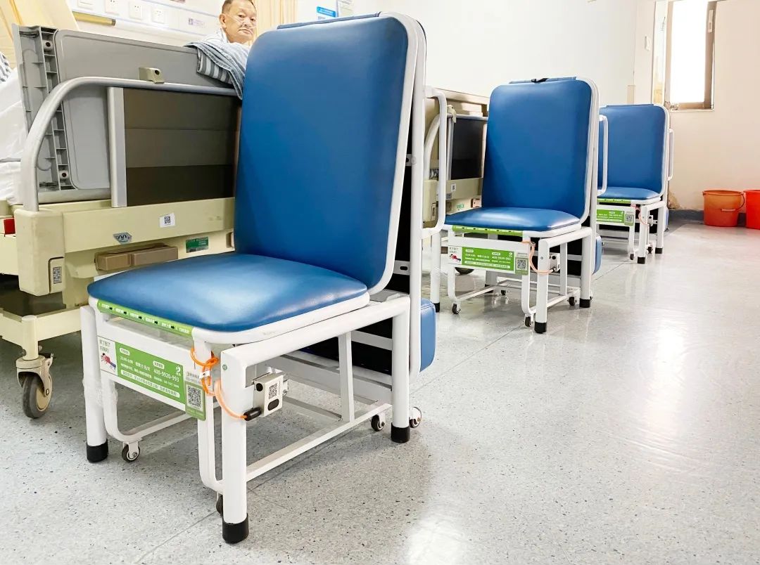 重塑陪護新生態(tài)：愛陪共享陪護床，醫(yī)院陪護的最佳伙伴